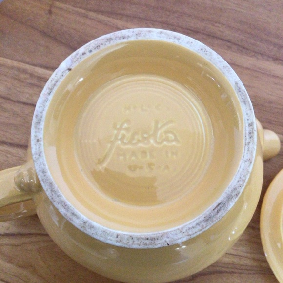 Vintage Fiesta Medium “C” Handled Original Yellow Covered Teapot - Picture 7 of 8